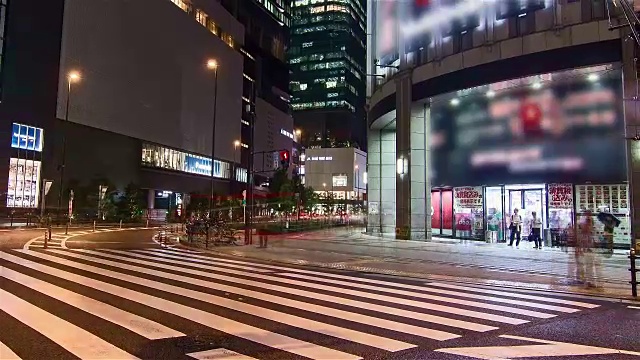 高清延时:交通和行人过马路，日本大阪。视频素材