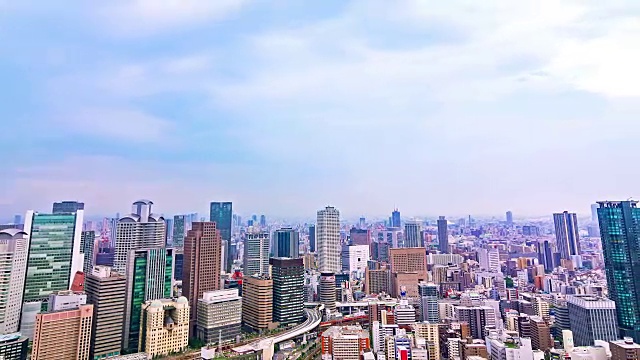 高清延时:交通街道天际线，日本大阪。视频素材