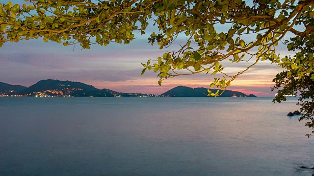 泰国巴东海滩日落邮轮着陆湾全景4k时间流逝普吉岛视频素材