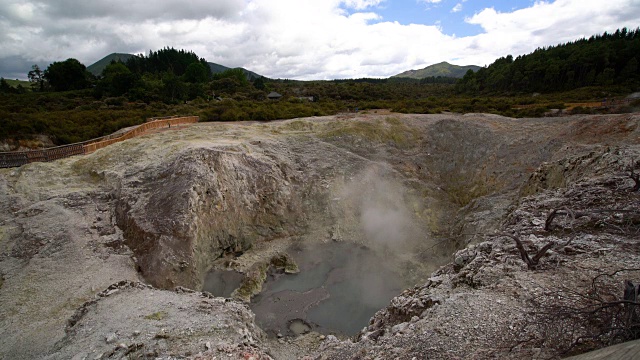 新西兰罗托鲁瓦waio - tapu地热仙境的地热池视频素材