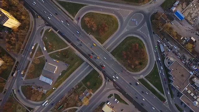 俄罗斯莫斯科日落时间城市风景交通路口航拍全景4k视频素材