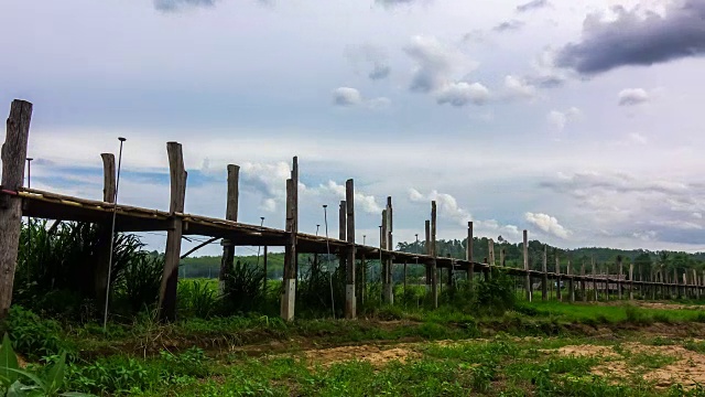 泰国Mae Hong Son的Zutongpae桥的时间流逝视频素材