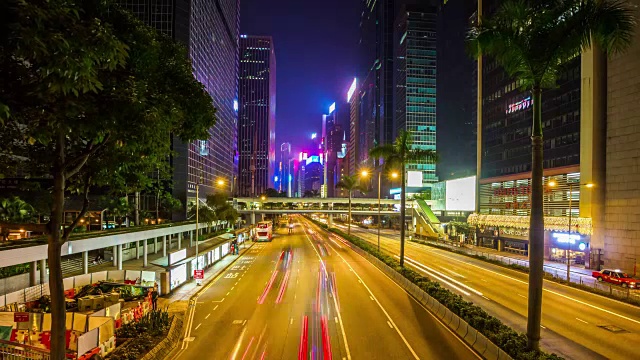 中国夜光香港市中心交通街道步行桥全景4k时间推移视频素材