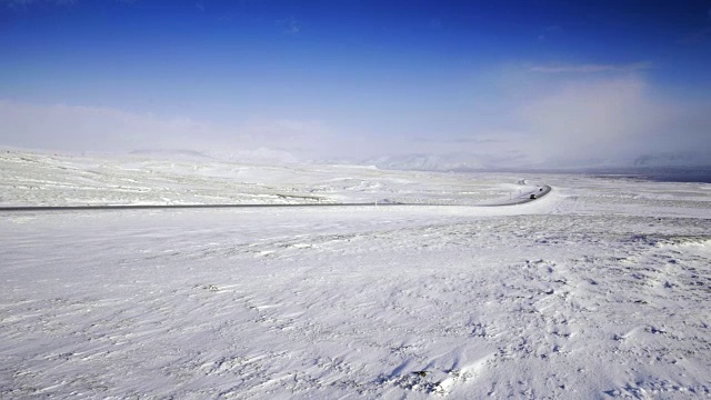 冰岛风景优美自然冬雪自驾游汽车冷旅游视频素材