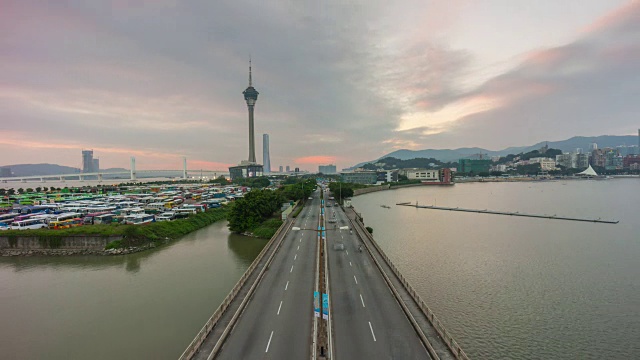 中国日落天空著名的澳门交通之路塔湾全景4k时间推移视频素材