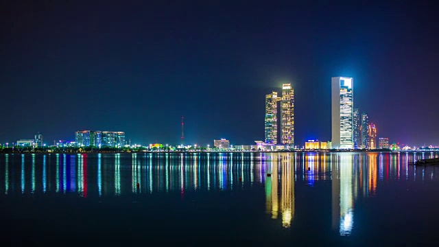 阿布扎比夜景海湾码头全景4k时间流逝阿联酋视频素材