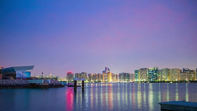 阿布扎比黄昏城市风景海湾全景4k时间流逝阿联酋视频素材