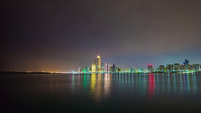 阿布扎比夜晚照明海湾日落全景4k时间流逝4k时间流逝阿联酋视频素材