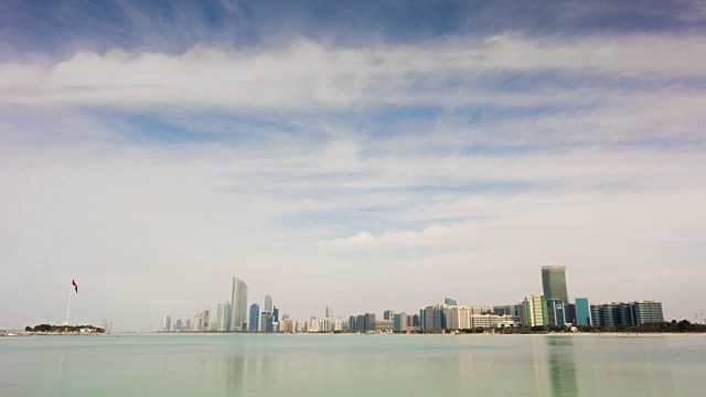 阿布扎比阳光灿烂的晚上滨海湾滨海大道市中心全景4k时间流逝阿联酋视频素材