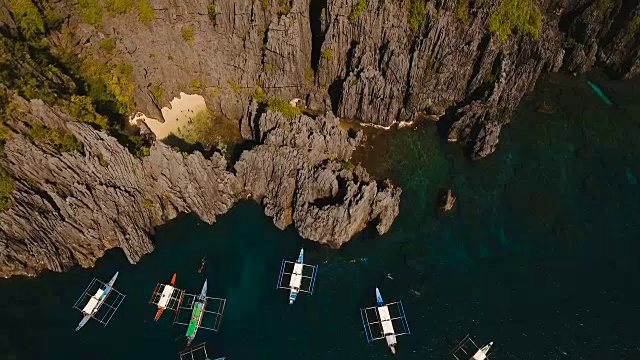 美丽的热带泻湖，鸟瞰图。热带岛屿视频素材