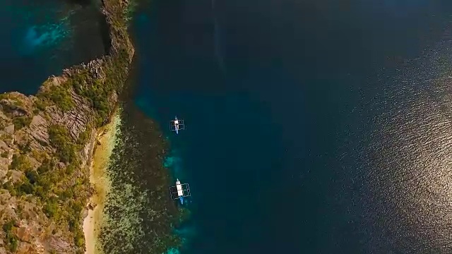 美丽的热带泻湖，鸟瞰图。热带岛屿视频素材