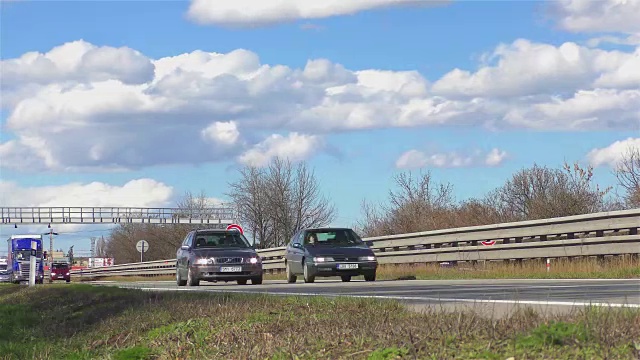 公路交通-汽车和卡车-时间流逝视频素材