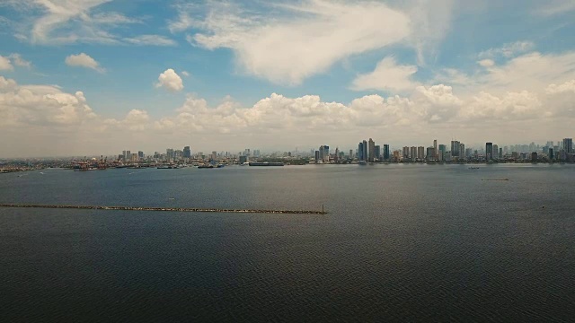 有摩天大楼和建筑物的空中城市。菲律宾,马尼拉马卡迪视频素材