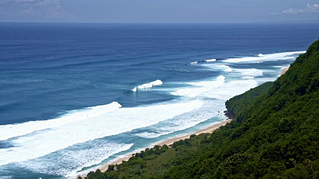 海傍青山视频素材