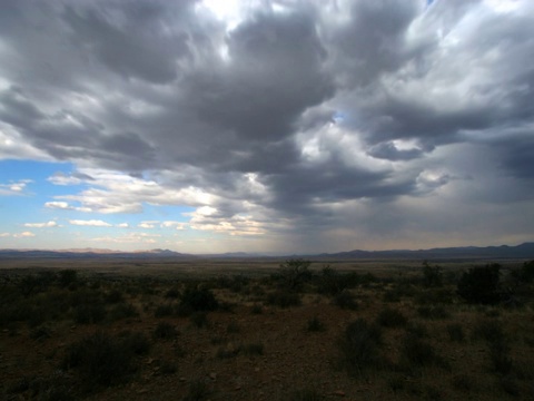 time-lapse sky shadows desert在沙漠上投射阴影的天空延时视频素材