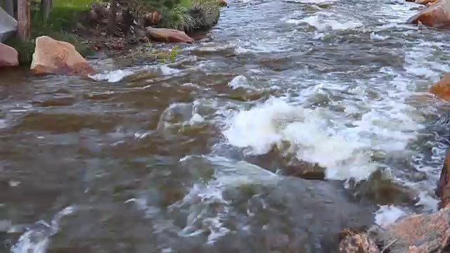 流经落基山国家公园的河流视频下载