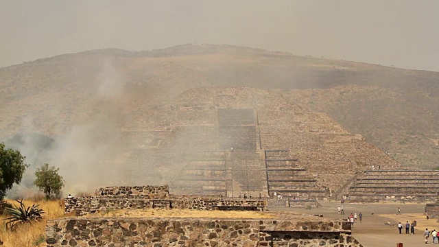 特奥蒂瓦坎金字塔着火了视频素材