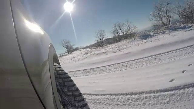 在雪地上行驶视频素材