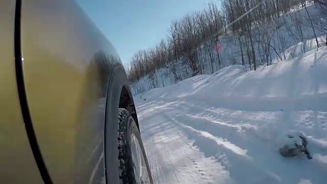 在雪地上行驶视频素材