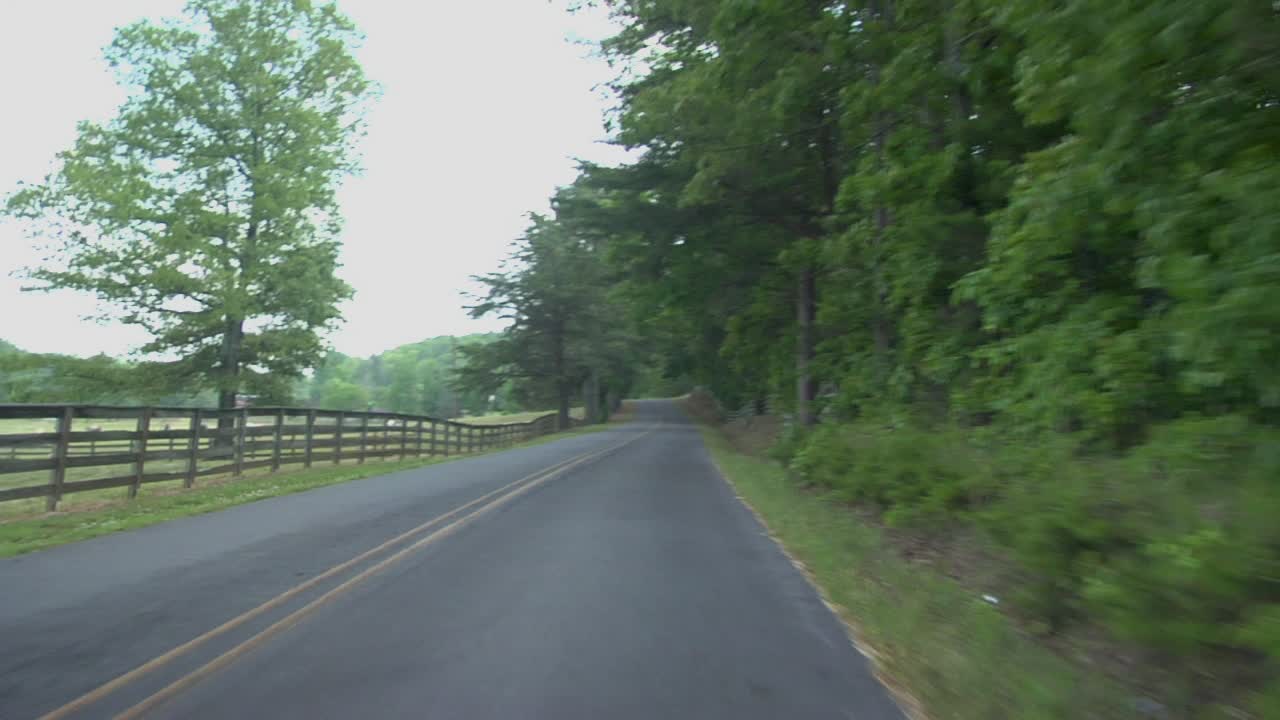 POV，在乡村公路上行驶，亚特兰大，乔治亚，美国视频素材