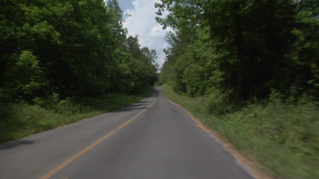 POV，在乡村公路上行驶，亚特兰大，乔治亚，美国视频素材