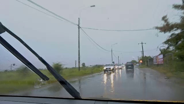 雨中的挡风玻璃视频素材