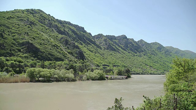 风景有山，树和河流视频素材