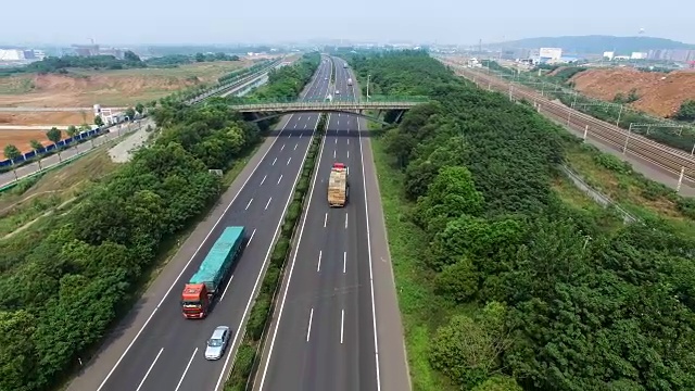 鸟瞰图公路交通视频素材