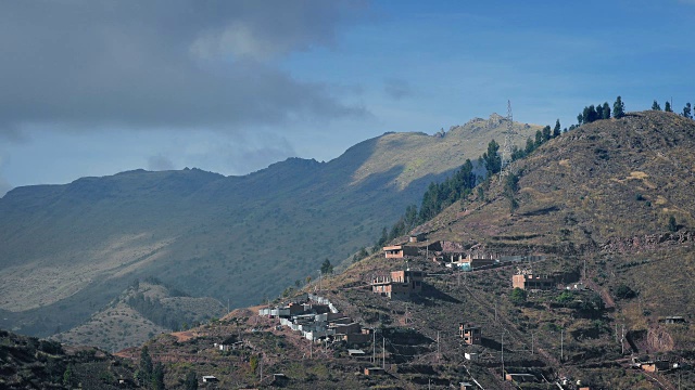 南美洲山坡上的棚屋视频素材