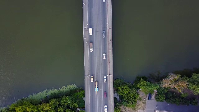 桥梁道路与汽车交通视频素材