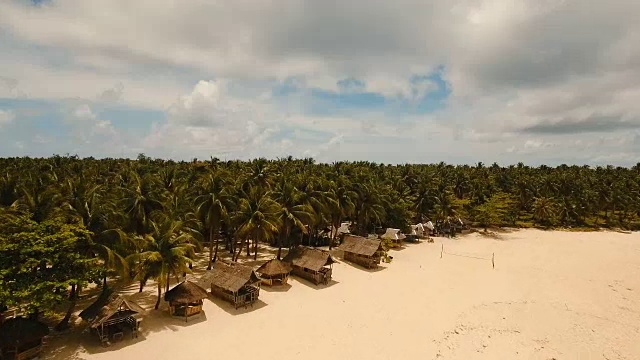 鸟瞰图美丽的海滩热带岛屿。达科岛，菲律宾，Siargao视频素材