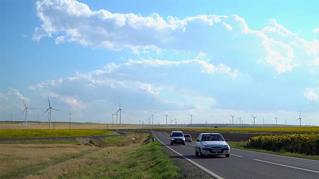 公路交通。风力发电场和耕地出借视频下载