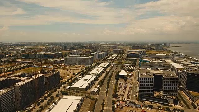 有摩天大楼和建筑物的空中城市。菲律宾,马尼拉马卡迪视频素材