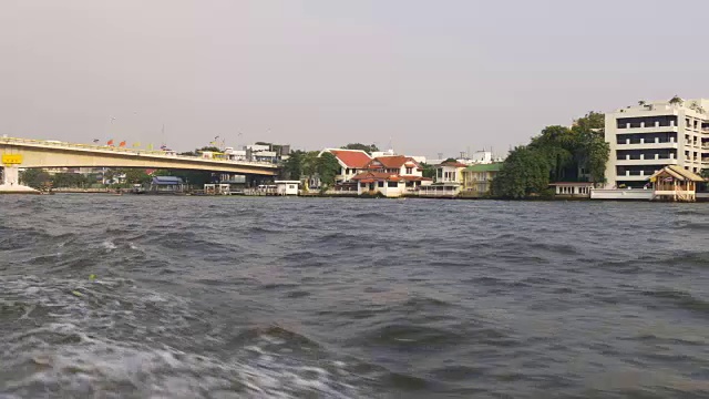 日落时间曼谷湄南河交通，渡边全景4k泰国视频素材