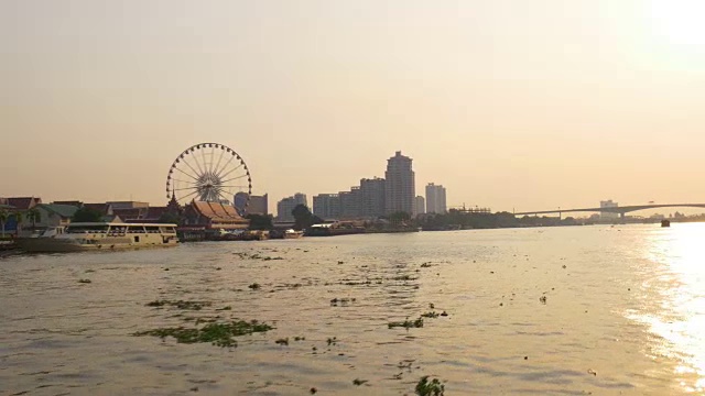 日落曼谷湄南河渡船乘坐摩天轮全景4k泰国视频素材