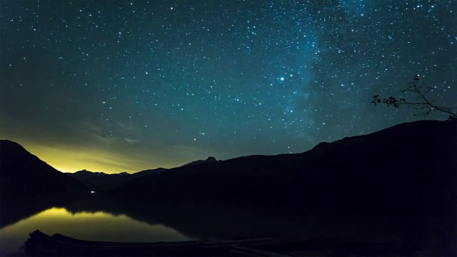 英仙座流星雨的时间流逝视频素材