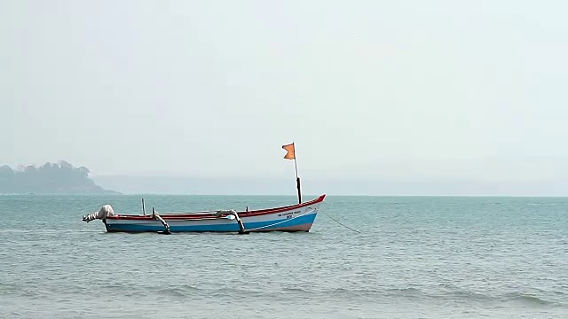 帕洛伦海滩上的渔船视频素材