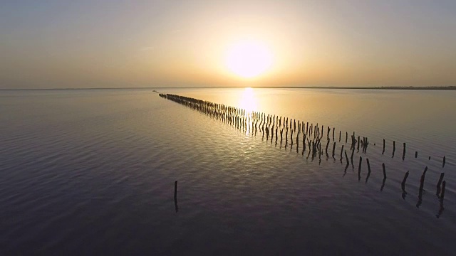 盐湖日落景观，鸟瞰图视频素材