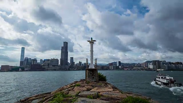 以城市景观为背景的香港灯塔视频下载