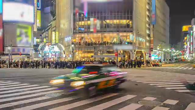 4K Zoomin延时:行人在涉谷十字路口过马路视频素材