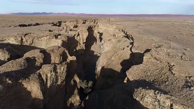 鸟瞰图在纳米布沙漠赛斯连姆峡谷视频素材