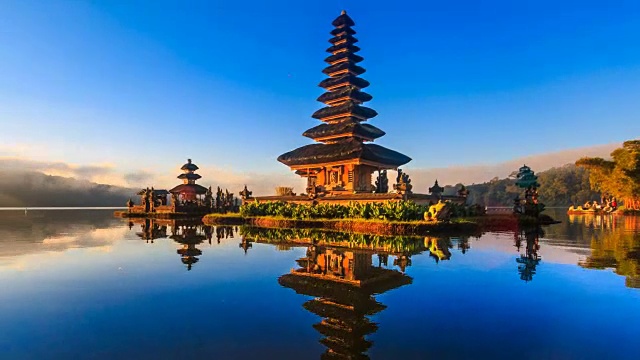 Pura Ulun Danu Bratan，印尼巴厘岛标志性旅游胜地视频素材