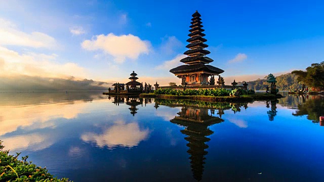 Pura Ulun Danu Bratan，印尼巴厘岛标志性旅游景点4K时光流逝视频素材