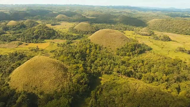 巧克力山在保和，菲律宾，鸟瞰图视频素材