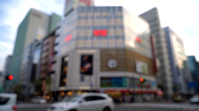 在日本东京的新宿挤满了人视频素材