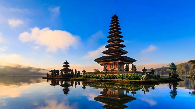 Pura Ulun Danu Bratan，印尼巴厘岛标志性旅游胜地视频素材