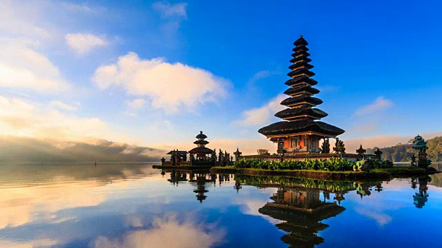 Pura Ulun Danu Bratan，印尼巴厘岛标志性旅游景点4K时光流逝视频素材