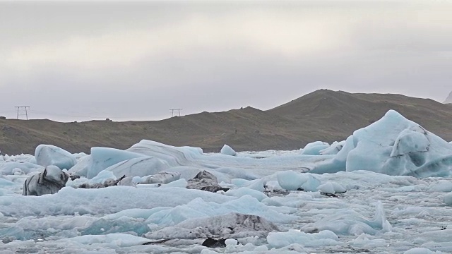 摇摄:冰岛Jokulsarlon泻湖和Vatnajokull冰川视频素材