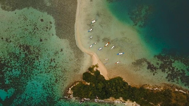 美丽的热带海滩，鸟瞰图。热带岛屿视频素材