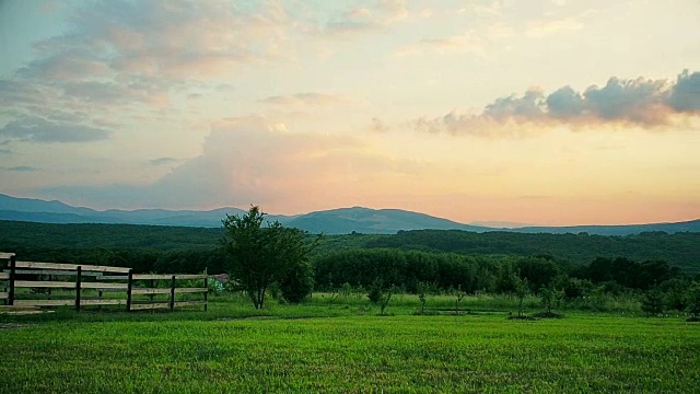 日落在山谷与山视频素材